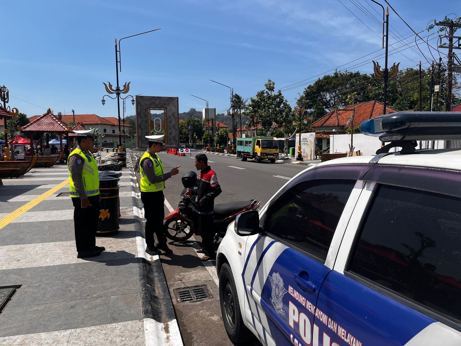 Cegah Gangguan Kamtibmas, Polresta Cilacap Patroli Humanis di Titik 0 KM Cilacap